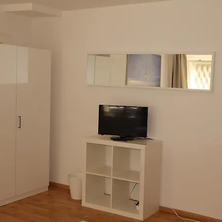 Grosszugige Ferienwohnung In Dahlem Apartment